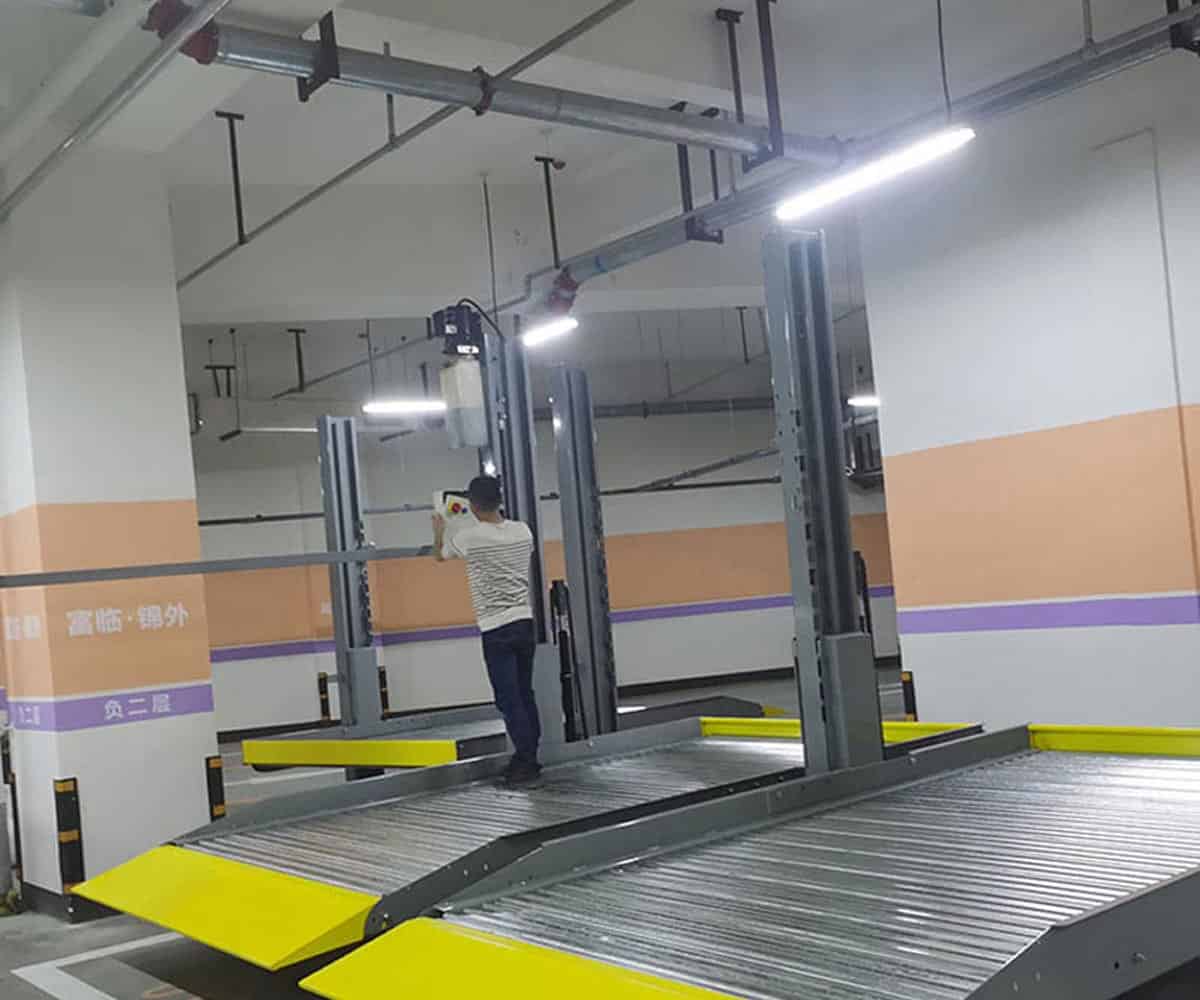 上下升降機(jī)械停車場長租.jpg